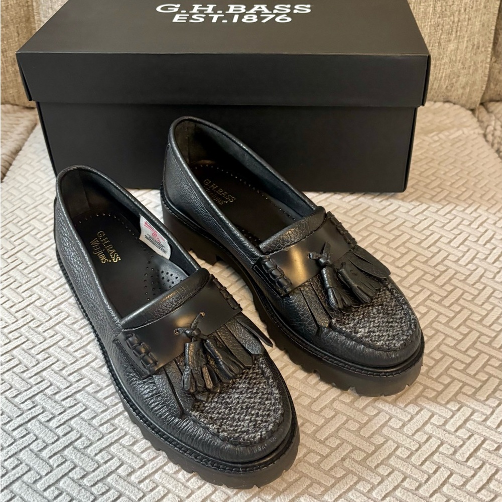 Excellent Condition GH Bass WOMENS ESTHER 
HARRIS TWEED SUPER LUG
WEEJUNS LOAFER